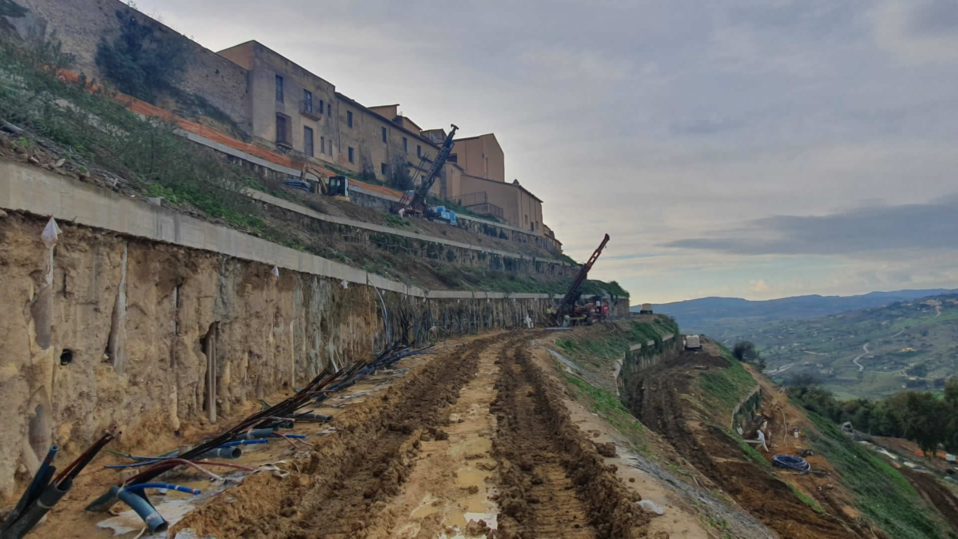 Duomo di Agrigento: panoramica della paratia di pali tirantata