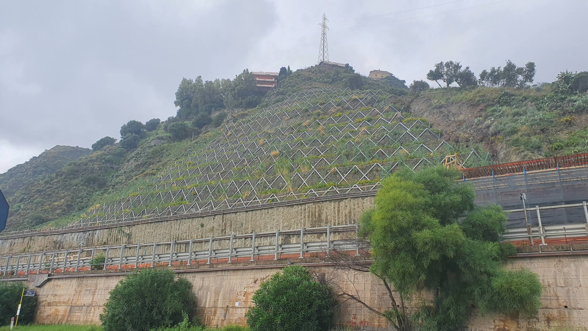 Panoramica con realizzazione primo tratto galleria artificiale